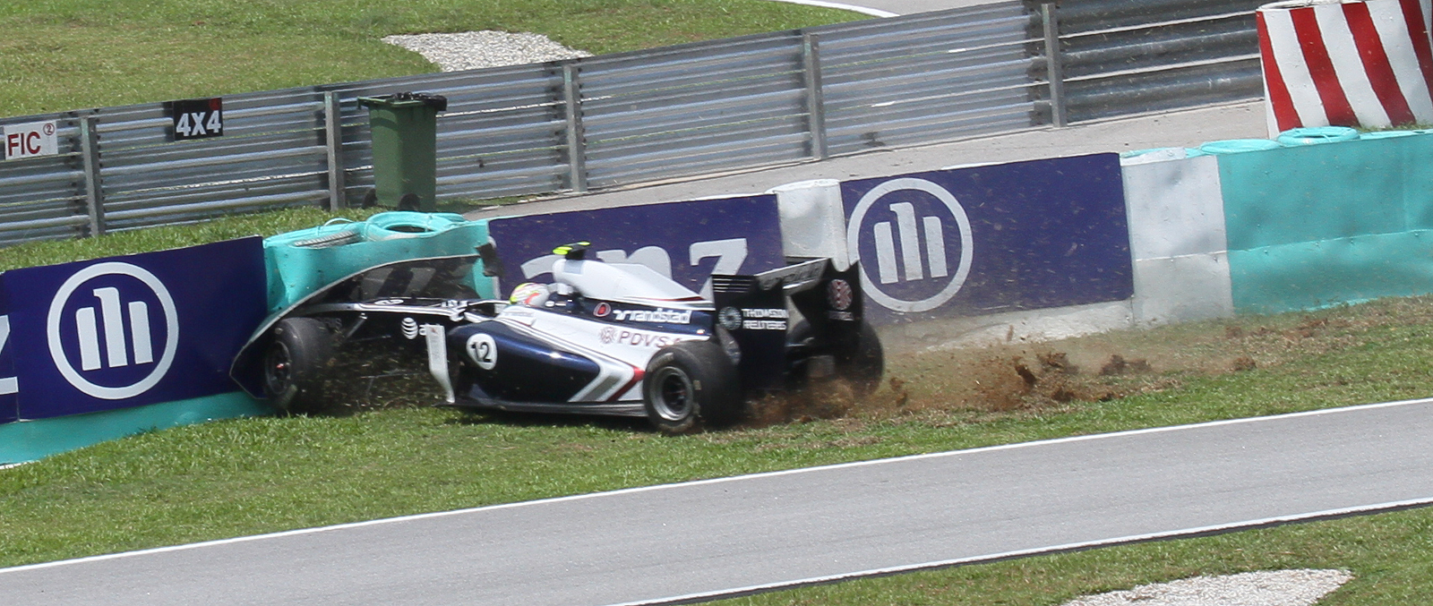 Pastor_Maldonado%27s_crash_2011_Malaysia