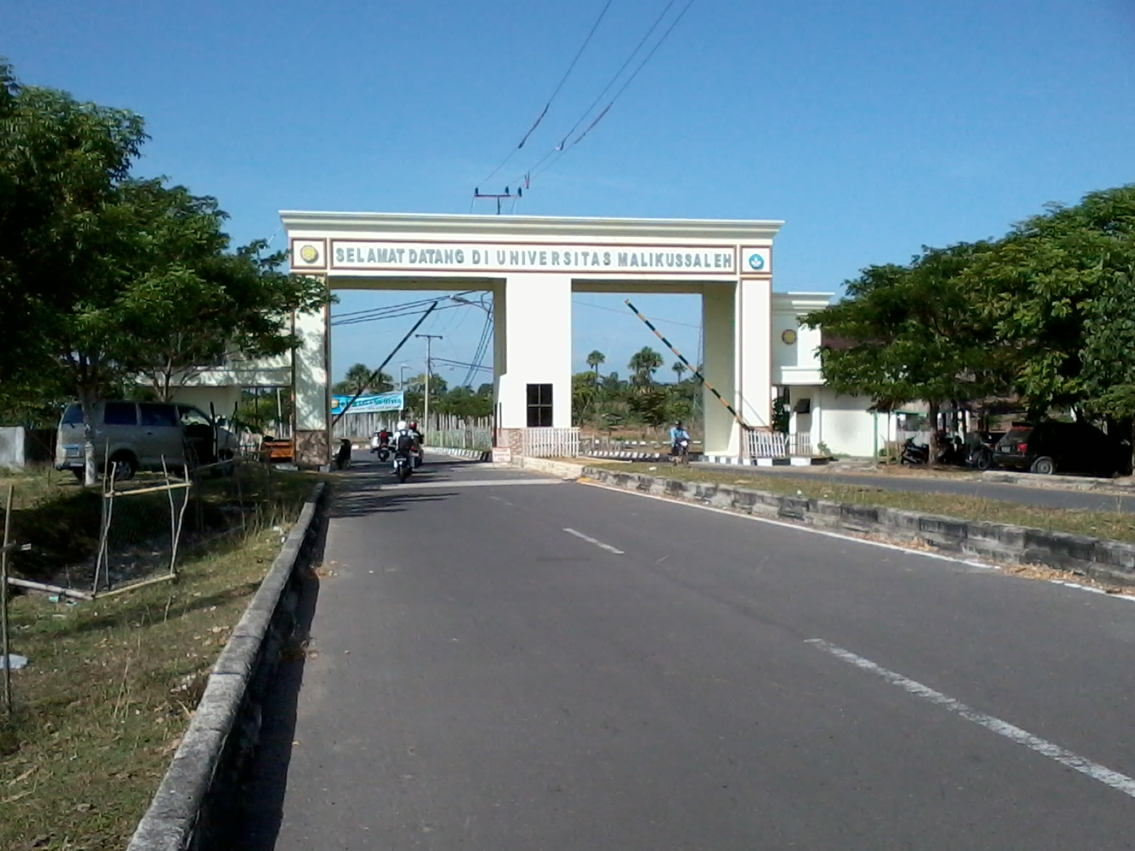 Pintu Gerbang Kampus Reuleuet