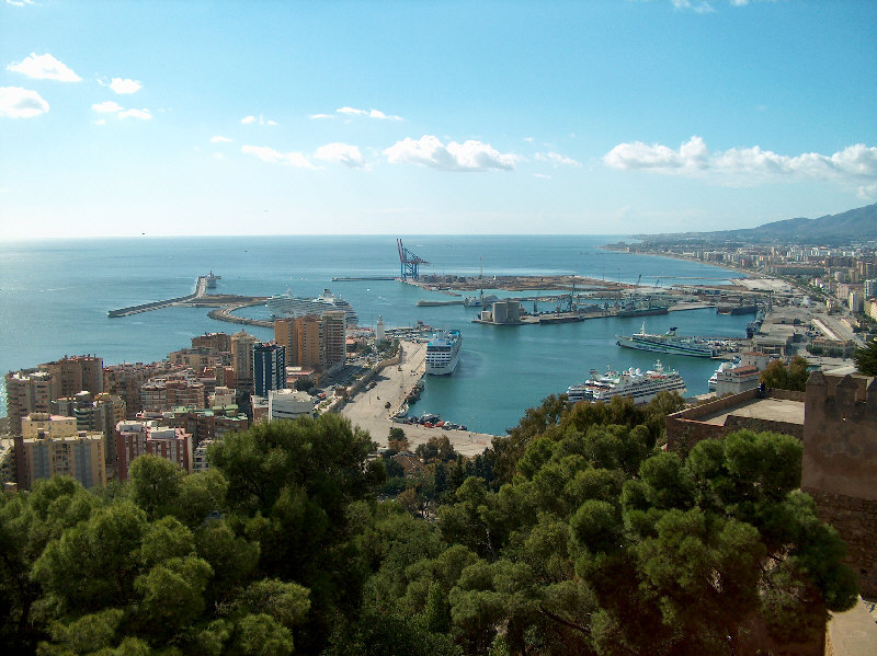 File:Puerto de Málaga.jpg