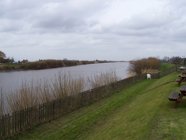 File:River Trent at Susworth - geograph.org.uk - 143102.jpg