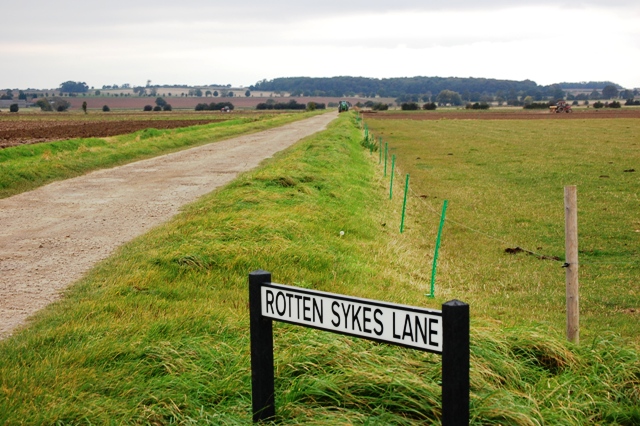 File:Rotten Sykes Lane - geograph.org.uk - 1006554.jpg