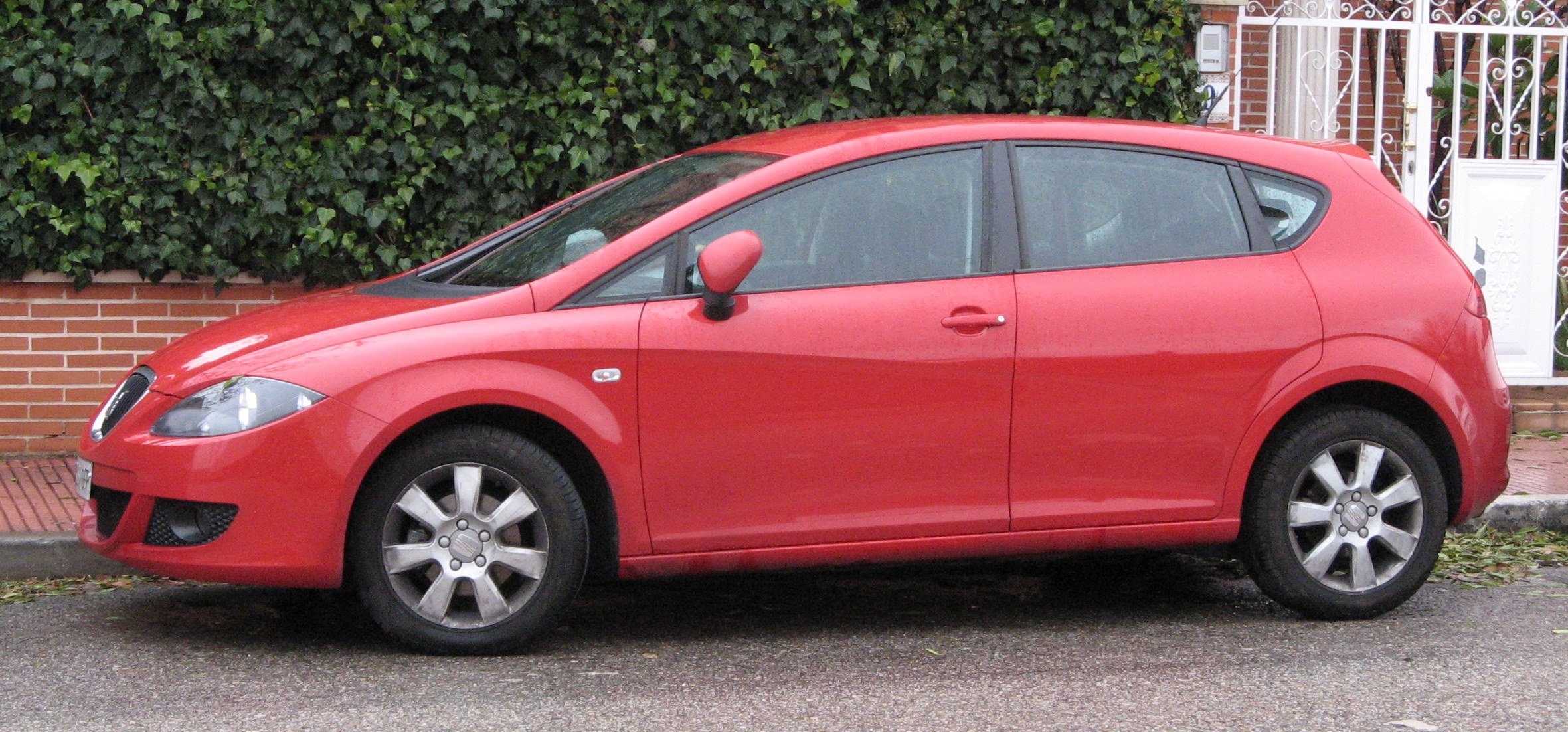 File:SEAT Leon Mk2 lateral.jpg - Wikipedia