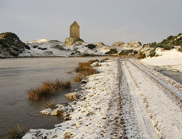 File:Smailholm Tower in winter - geograph.org.uk - 676667.jpg