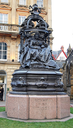 File:Statue of Queen Victoria, Newcastle Upon Tyne.jpg
