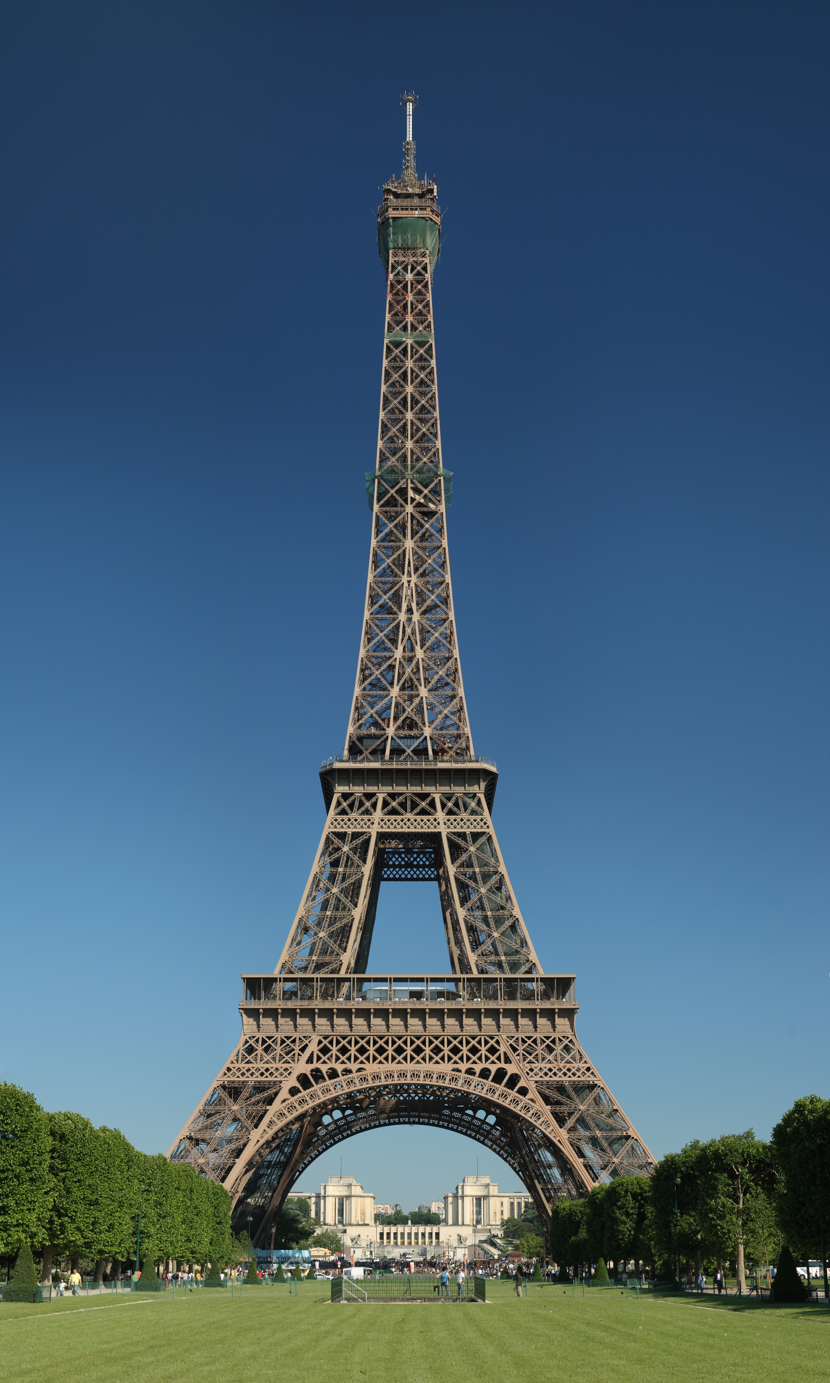 Tour_Eiffel_Wikimedia_Commons_(cropped).