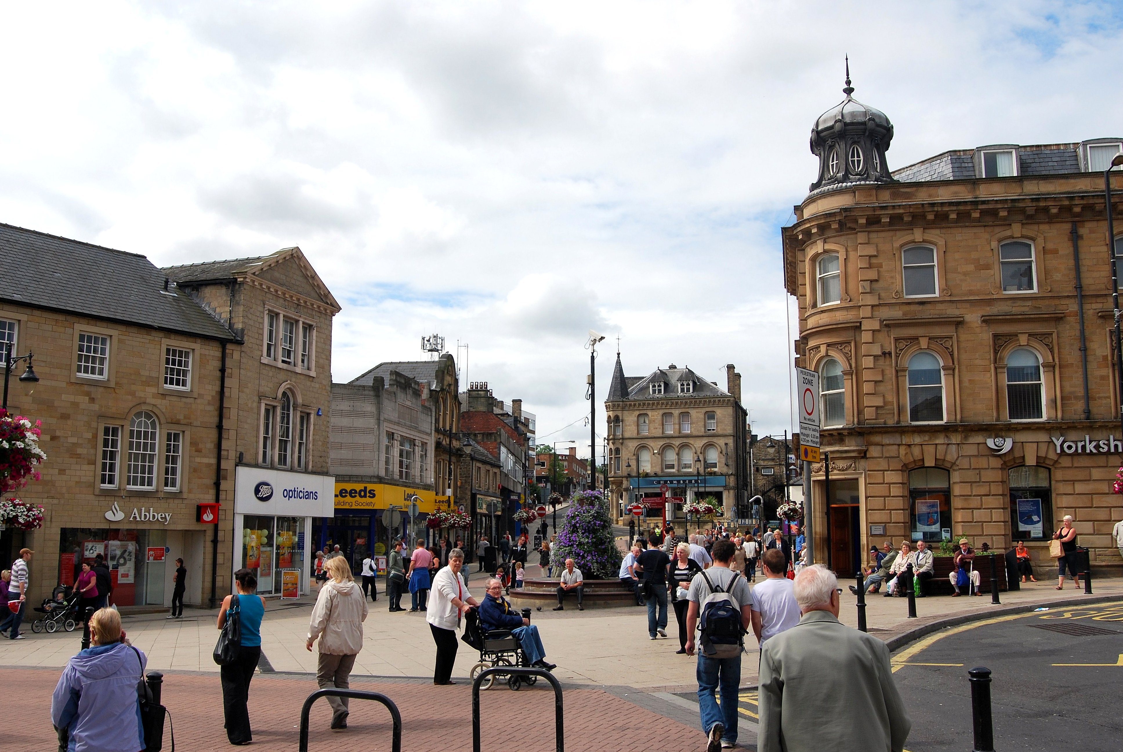 Central town. Barnsley город Англия. Barnsley South Yorkshire. Город Барнсли Англия фото. Барнсли население.