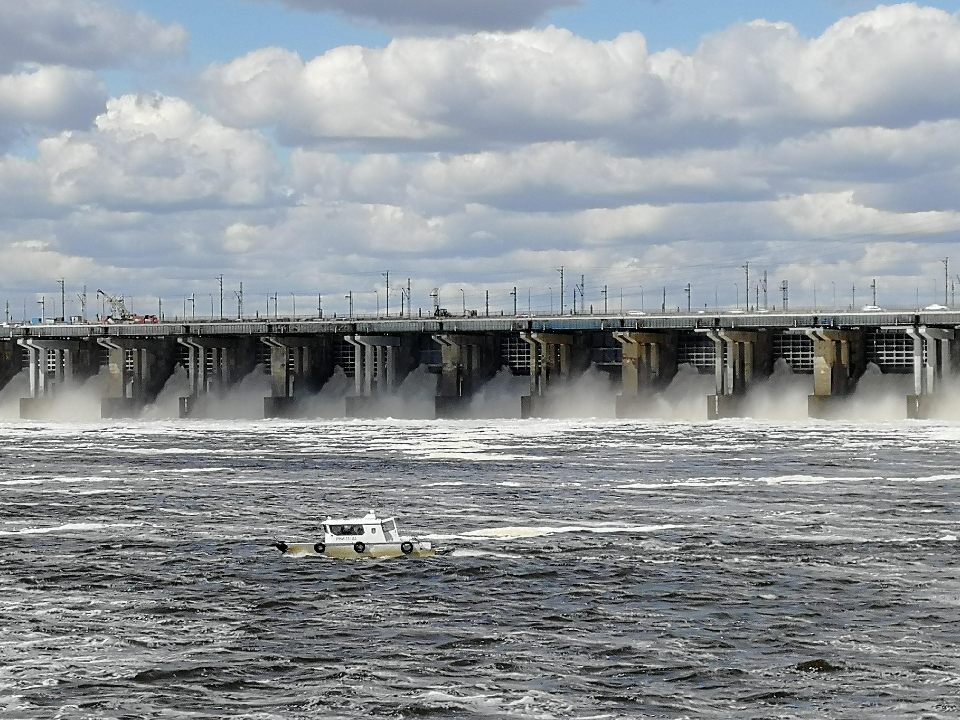 Погода волгоградское водохранилище. Водохранилище Волгоградская область выпуск воды. Енисей обмельчал. Волжанск Волгоградская область. Река Цуцкан Волгоградская область.