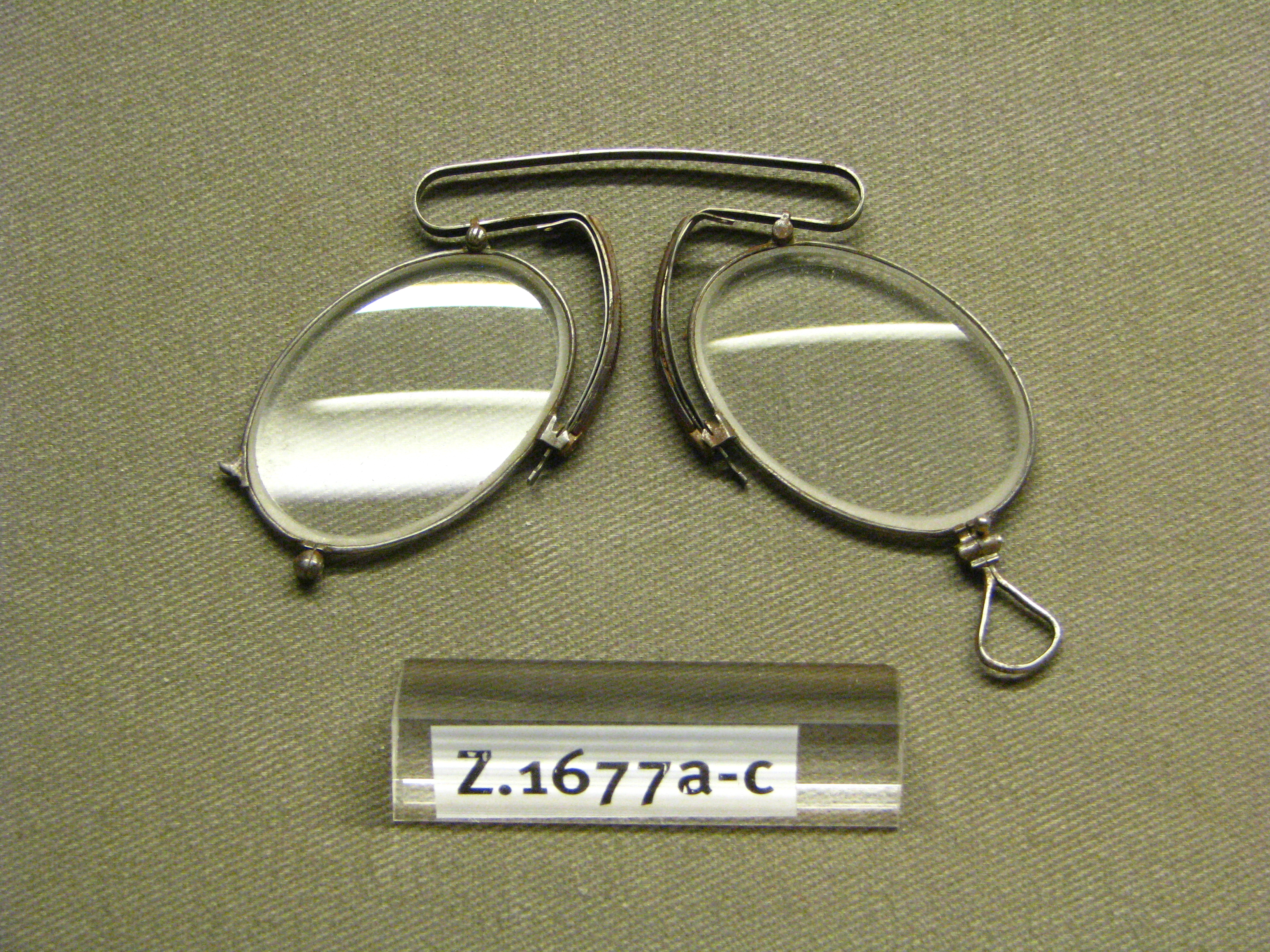 Pince-nez — Wikipédia