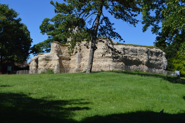 File:Walden Castle - geograph.org.uk - 5559606.jpg