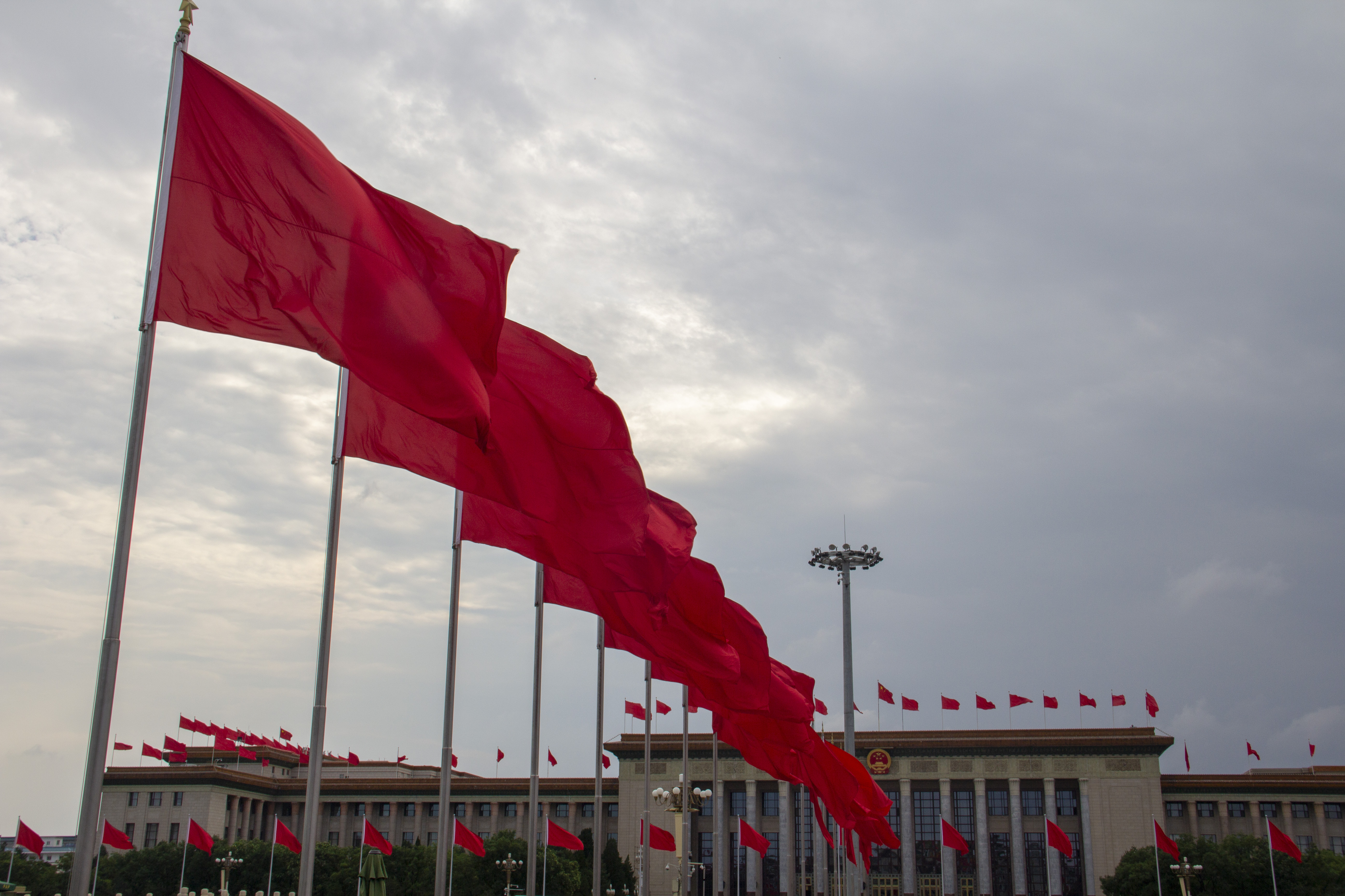 File:庆祝中国共产党成立100周年天安门广场人民大会堂红旗.jpg - 维基  image