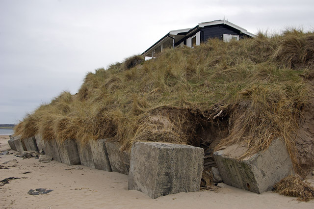 File:Beach house and anti- tank cubes, Newton Haven - geograph.org.uk - 818613.jpg