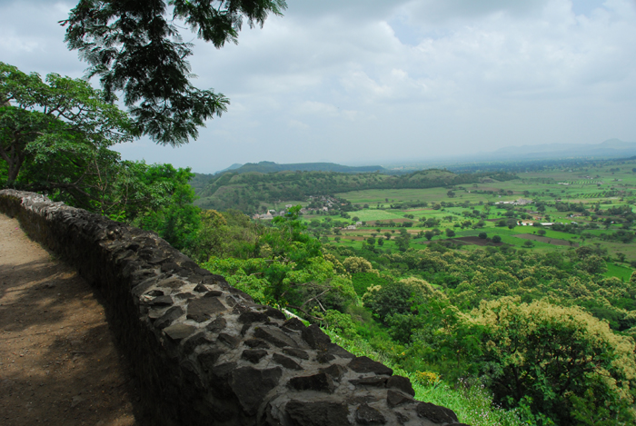 File:BeautifulViewFromTop Shivneri.jpg