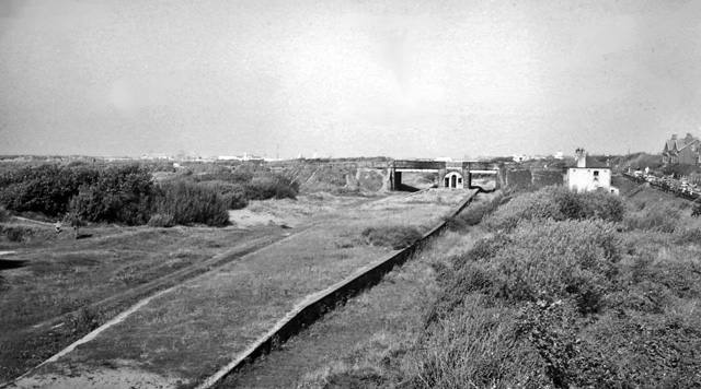 File:Birkdale Palace Station (remnants) - geograph.org.uk - 1801546.jpg