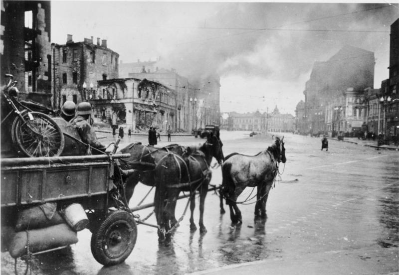 File:Bundesarchiv Bild 183-L20721, Charkow, deutscher Einmarsch.jpg