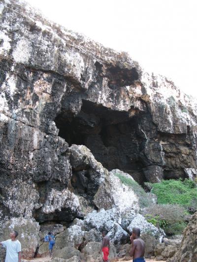 File:Cave Grotte d'Andrahomana.jpg