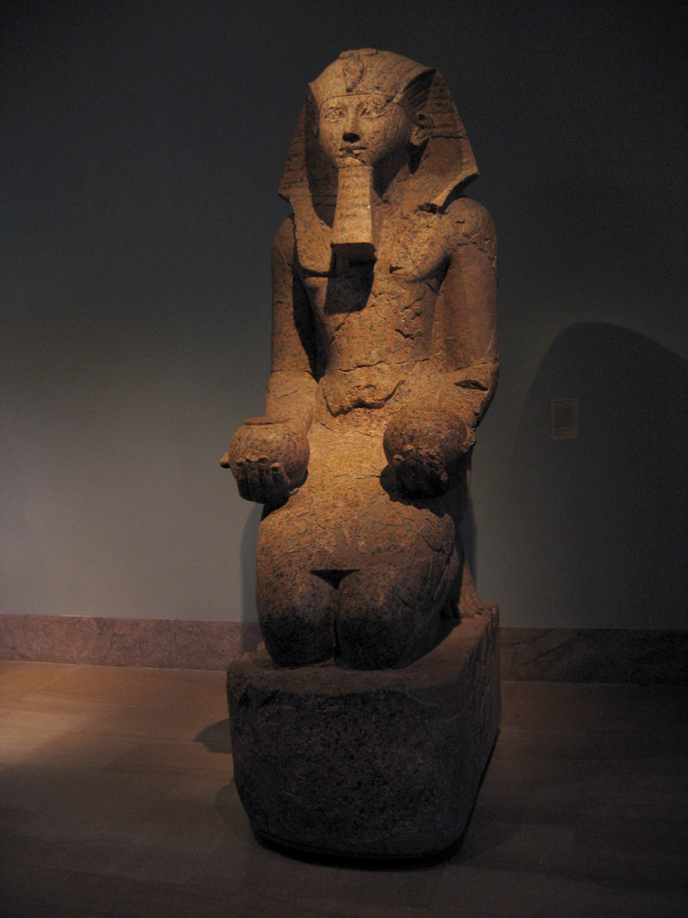 hatshepsut kneeling