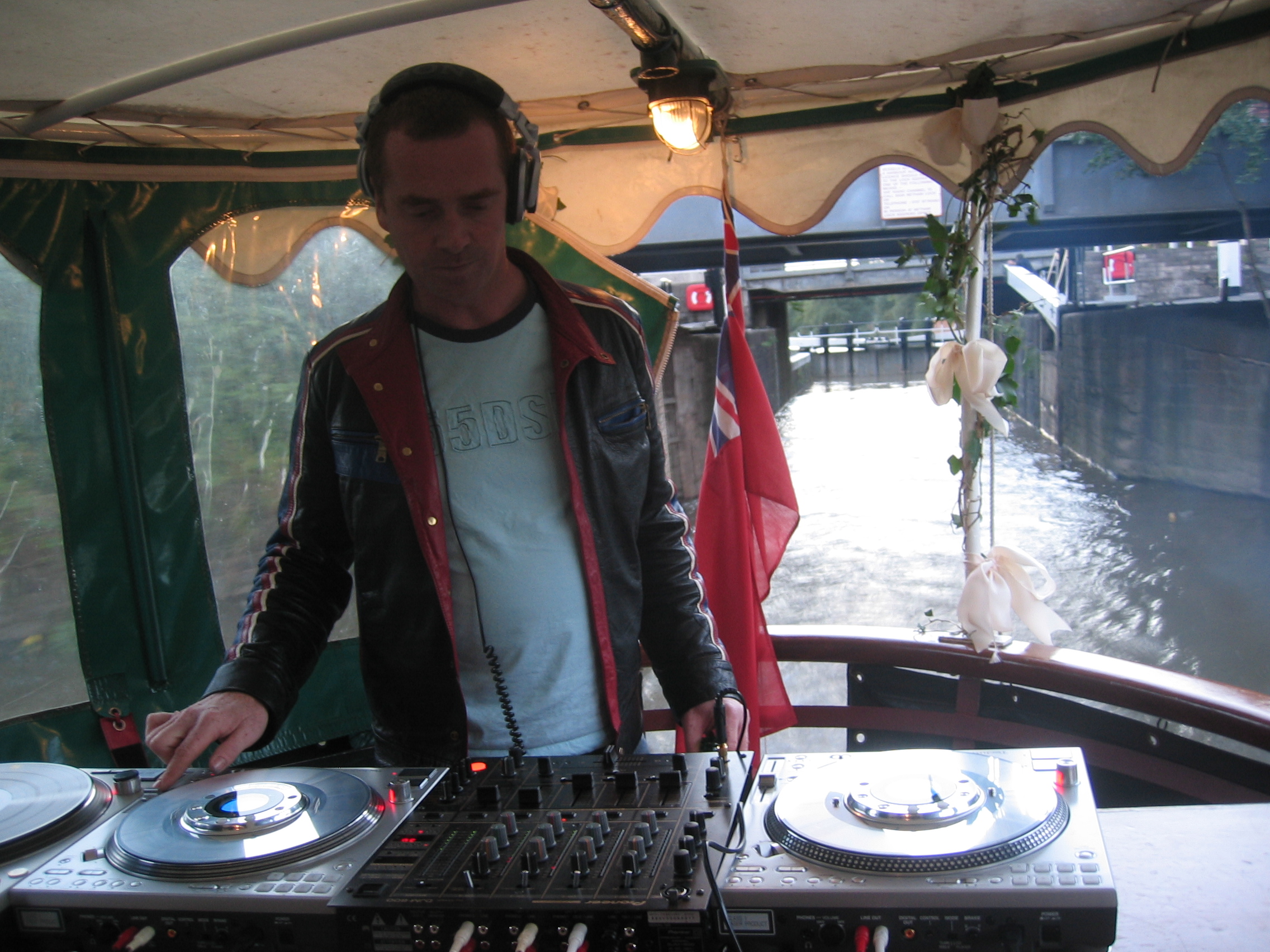 File:DJ Nick Warren.jpg - Wikipedia