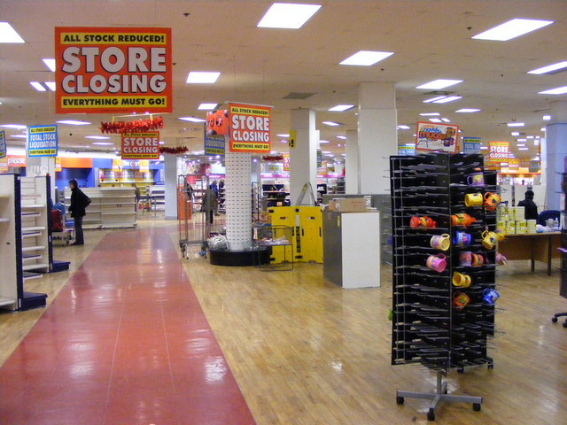 File:Empty Woolies - geograph.org.uk - 1112914.jpg