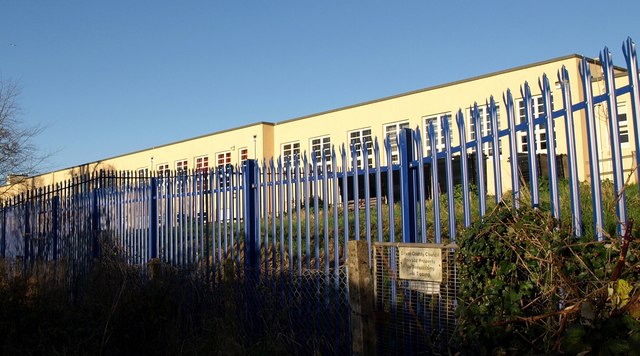 File:Fence, Torquay Grammar School for Girls - geograph.org.uk - 1635451.jpg
