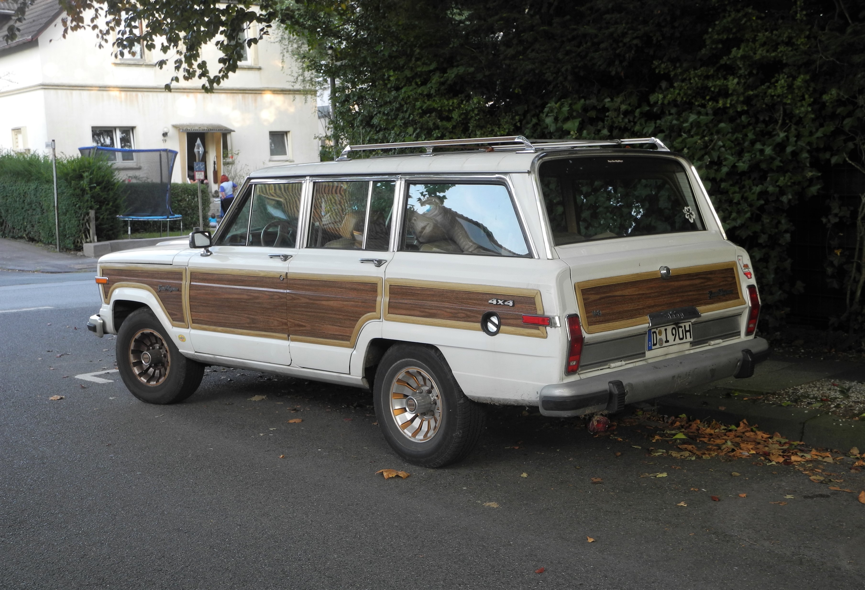 Jeep Grand Wagoneer 1991 багажник