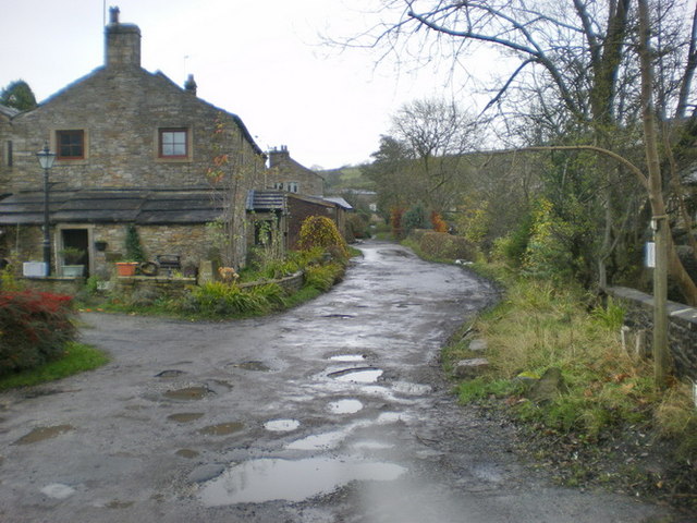 File:Harden Road - geograph.org.uk - 1586025.jpg