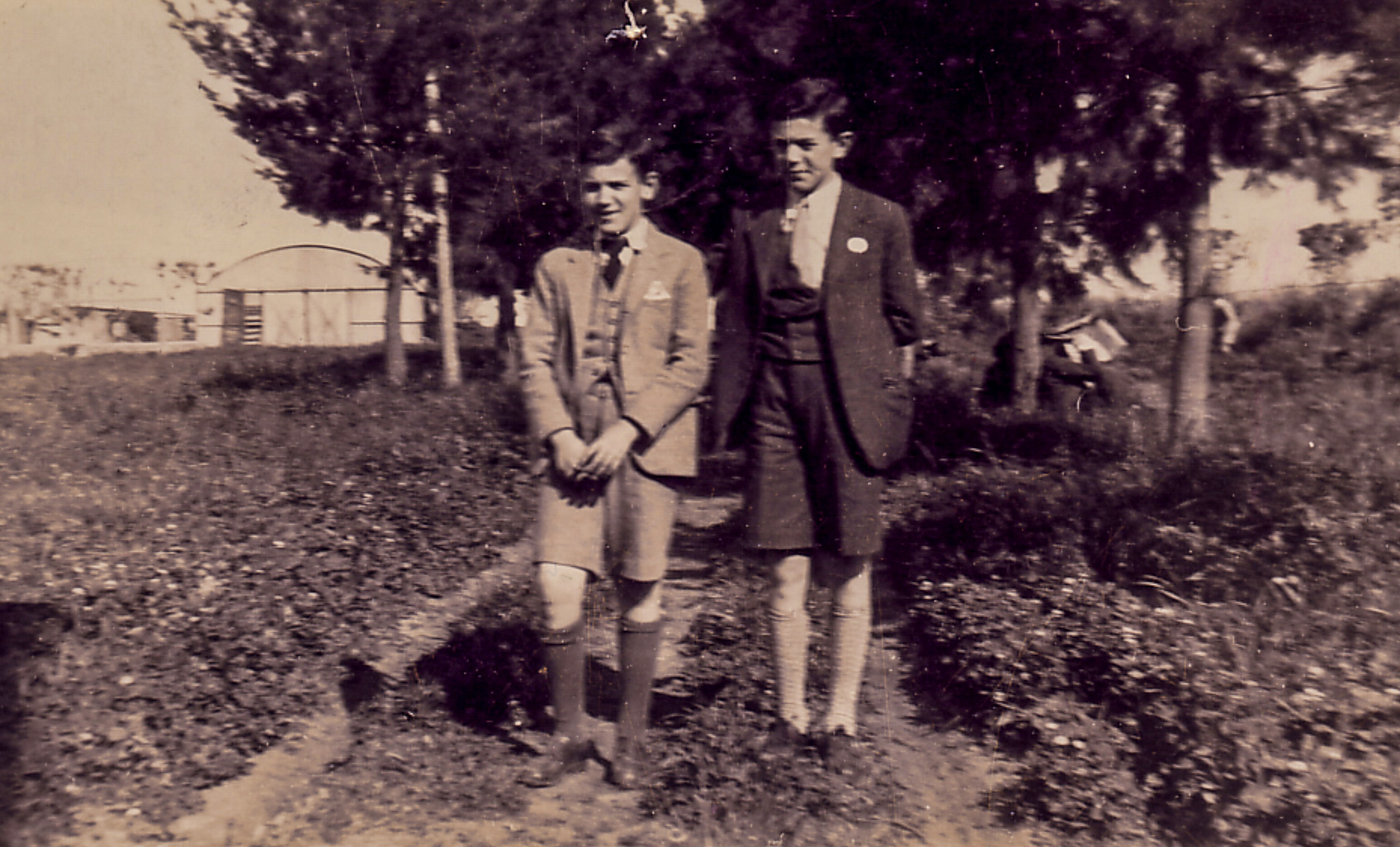 Ismael junto a su hermano David en la estancia familiar "La Nona”, Monte, Provincia de Buenos Aires