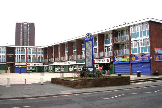 File:Lincoln Green Shopping Centre - Lincoln Green Road - geograph.org.uk - 672199.jpg