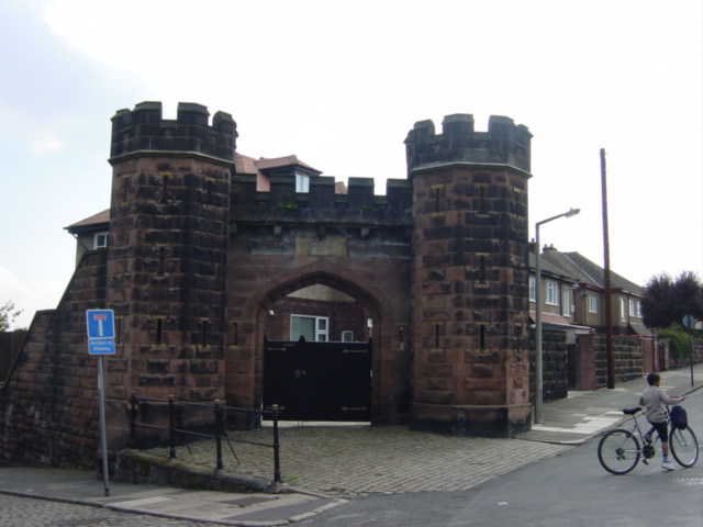 File:Liscard Battery Gateway-by-Sue-Adair.jpg