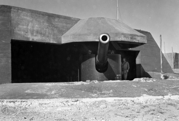 File:Mk VII gun Fort Nepean 1943.jpg