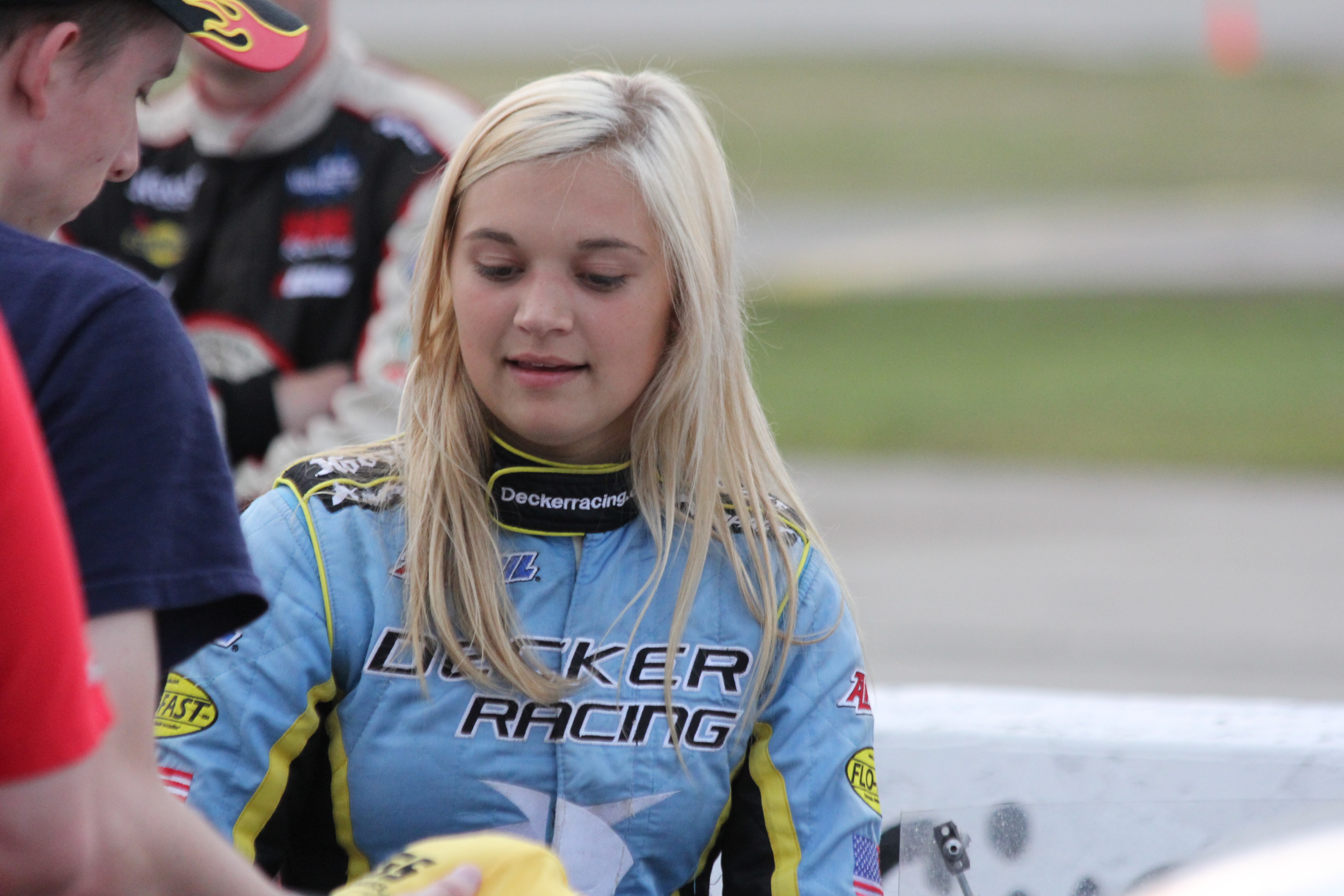 File:Natalie Decker signing autographs WIR 2014.jpg - Wikimedia Commons