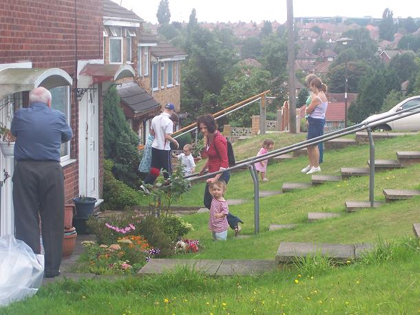 File:Neighbours - geograph.org.uk - 56921.jpg