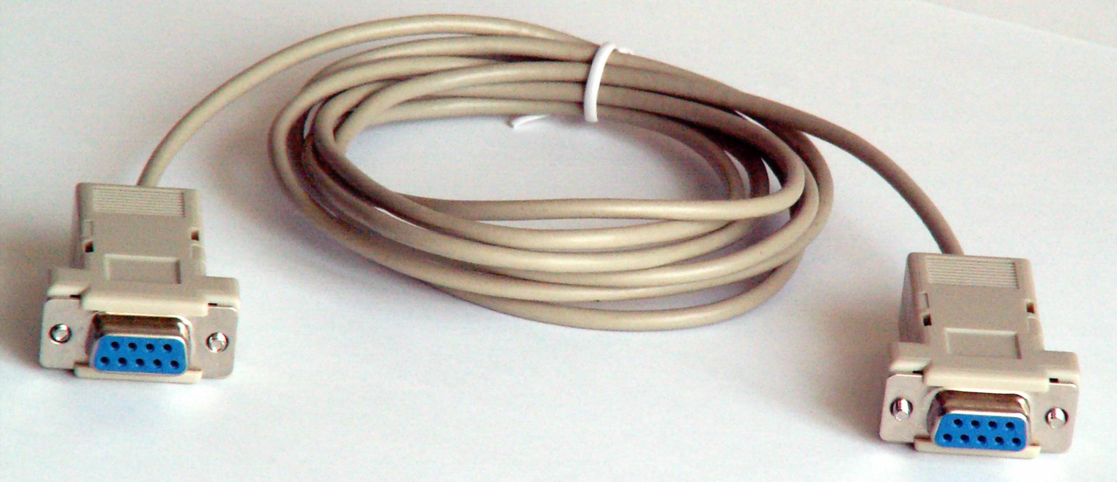 File:Null modem cable 1.jpg - Wikipedia