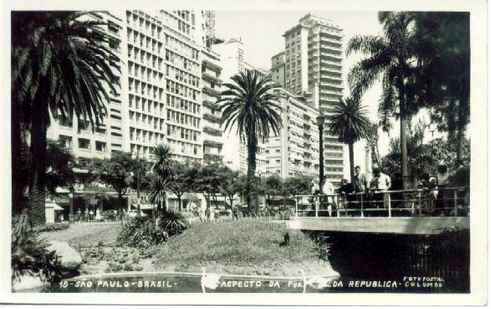 Cartão postal do início do século XX, mostrando a Praça da República.