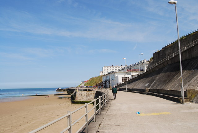 Promenade east of Margate Harbour - geograph.org.uk - 1473192