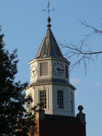 The Pulliam Hall clock tower has a carillon that is regularly played. This landmark tower has been incorporated into the logo of SIU.
