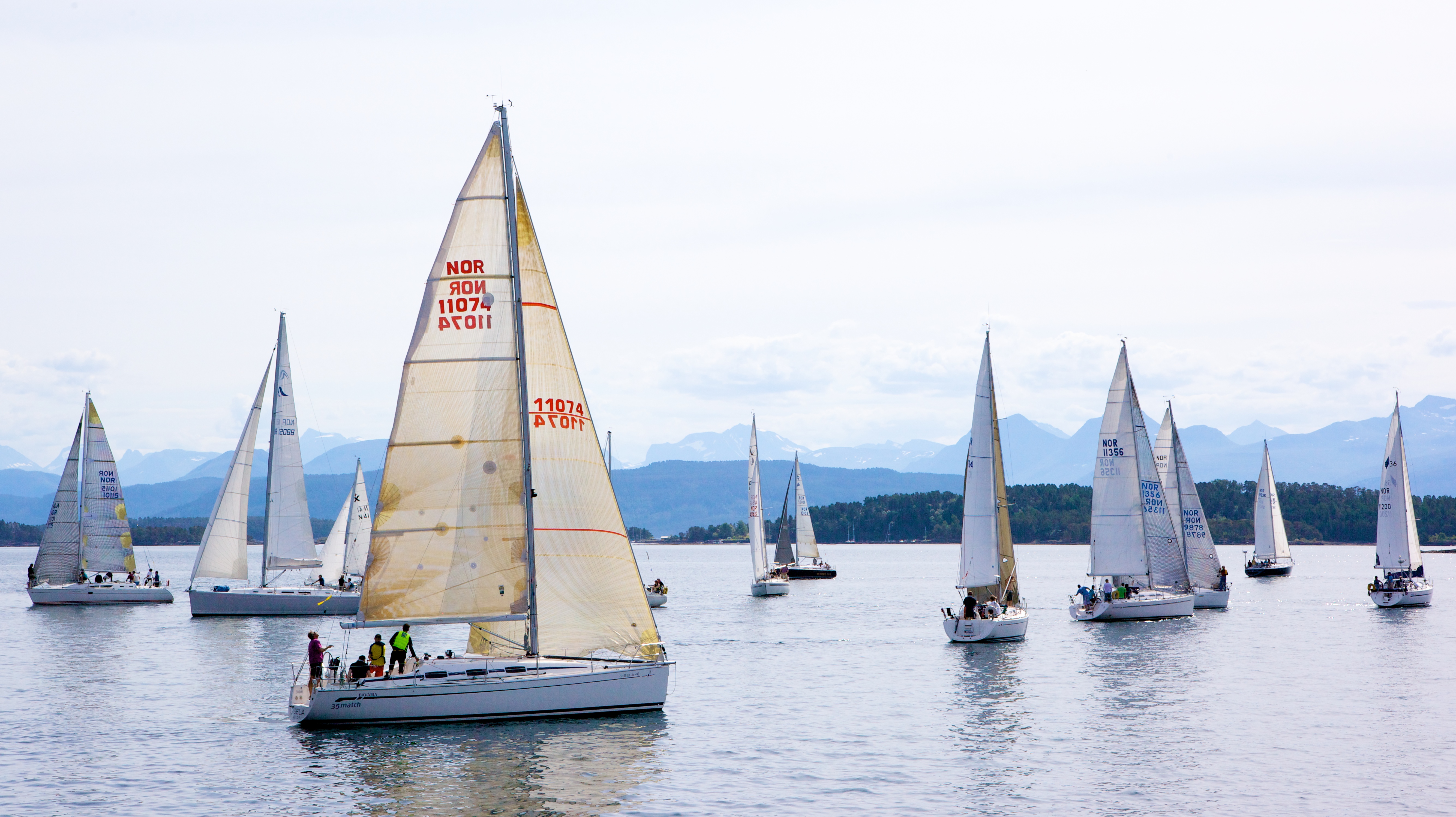 File:Sailboats in Molde.jpg - Wikimedia Commons