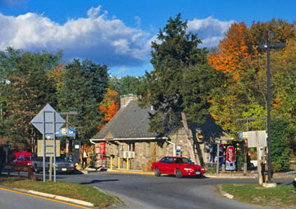 File:Shenandoah service station on Taconic State Parkway, HAER photo.jpg