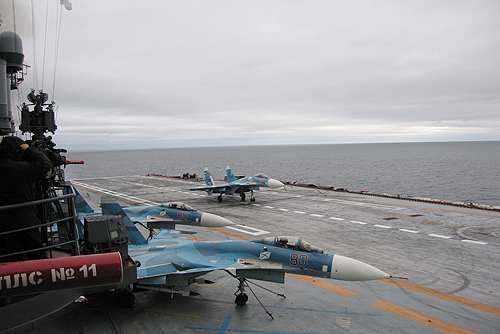 File:Sukhoi Su-33 on Admiral Kuznetsov-1.jpg