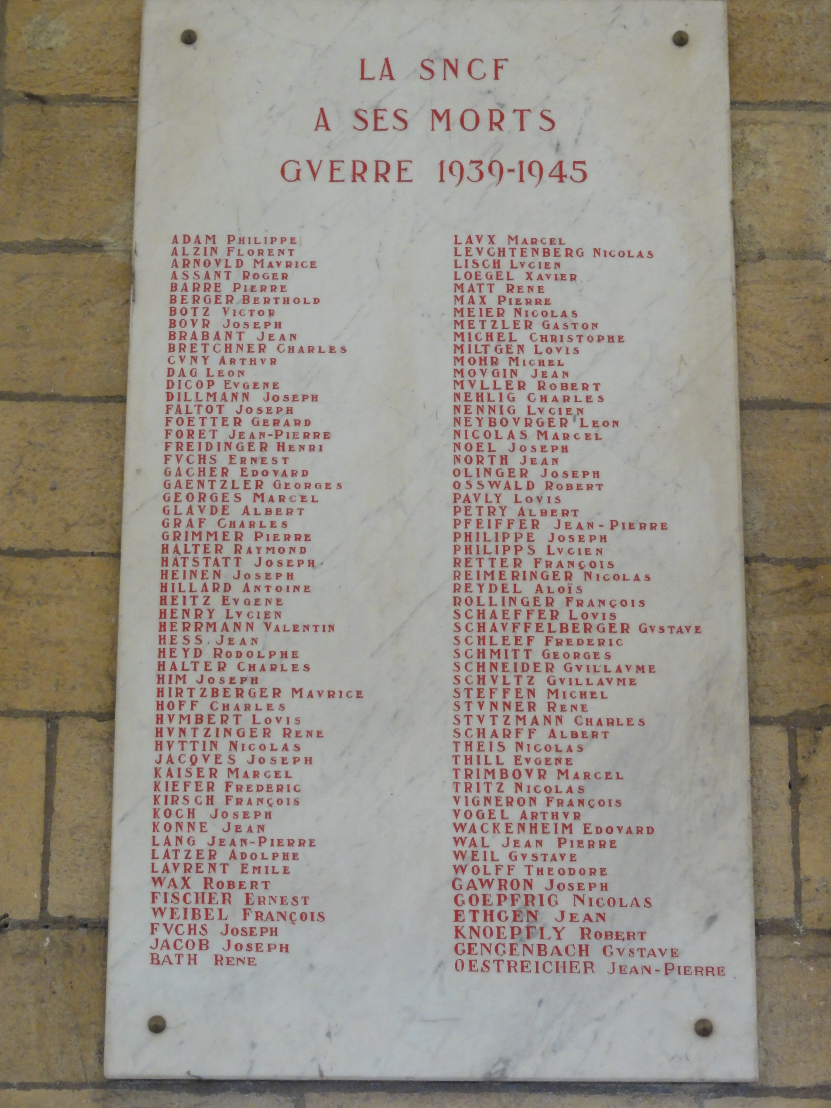 File Thionville Gare Plaque A Guerre 39 45 Jpg Wikimedia Commons