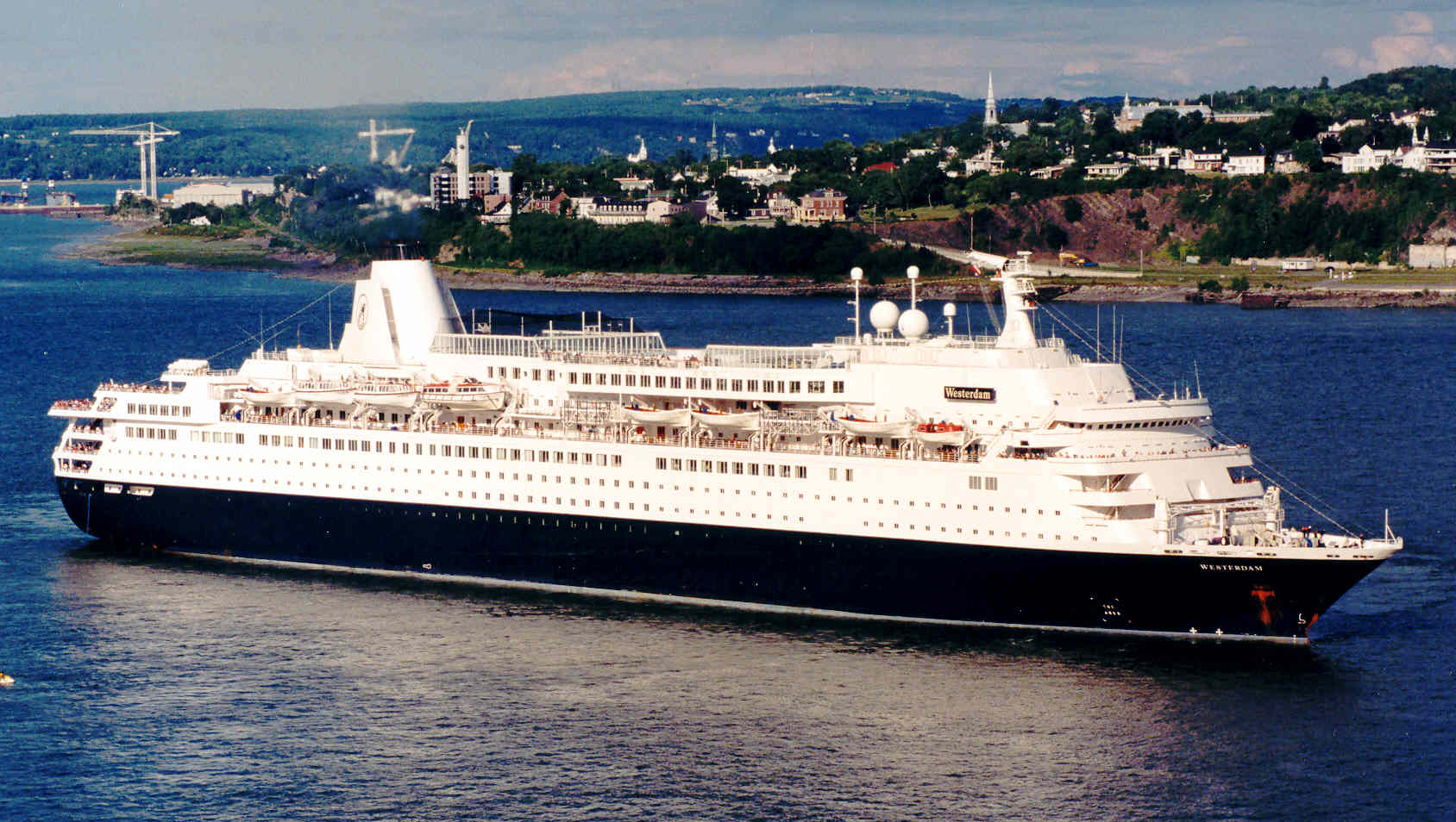 %22Westerdam%22_-_Qu%C3%A9bec_City%2C_1997_%28cropped%29.jpg