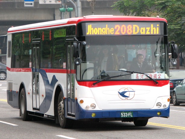 File:CSGB-CNBus 208 533FL Front.jpg