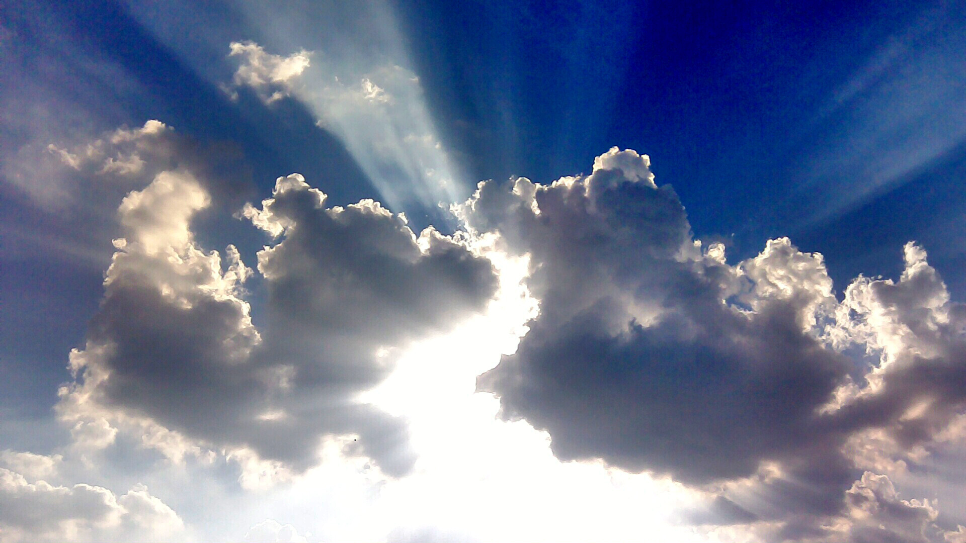 File Clouds Shattering The Sun Rays Jpg Wikimedia Commons