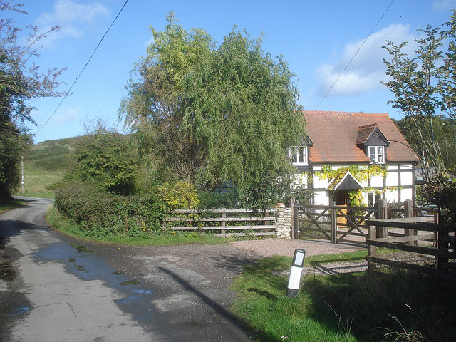 File:Cottage at Chandler's Cross - geograph.org.uk - 1134252.jpg