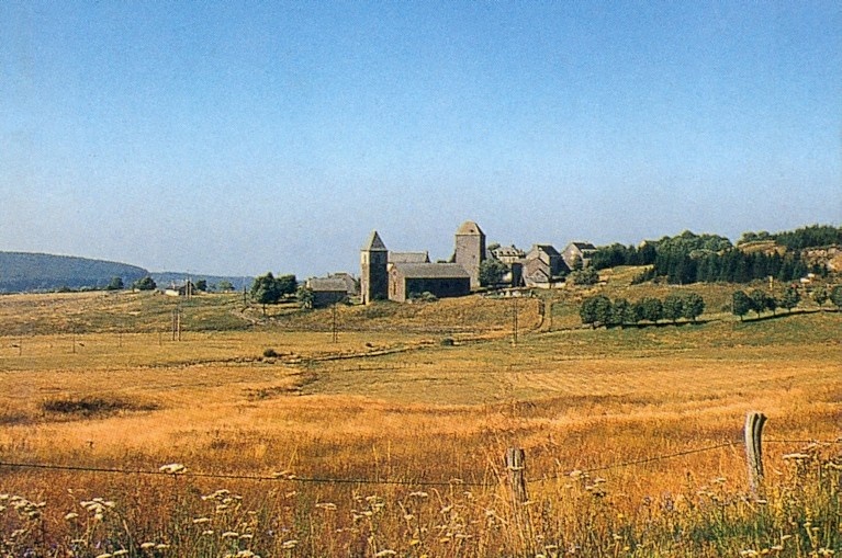 File:Dômerie d'Aubrac-3.JPG