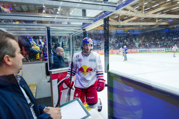 File:David Meckler enters the penalty box.jpg