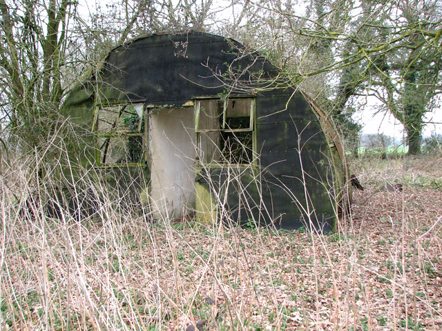 File:Dilapidated Nissen hut at Scole, Norfolk, England - geograph.org.uk - 1769906.jpg