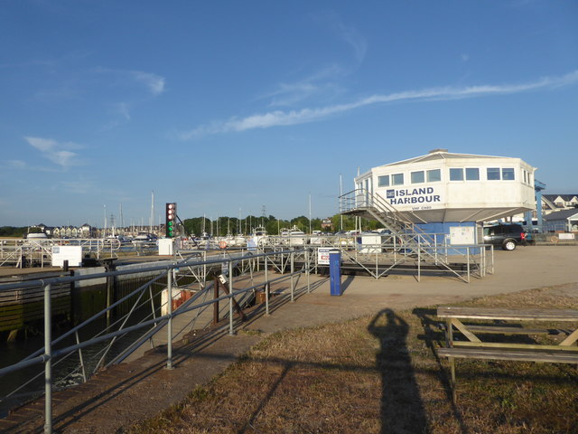 File:Entrance to Island Harbour Marina - geograph.org.uk - 5841214.jpg