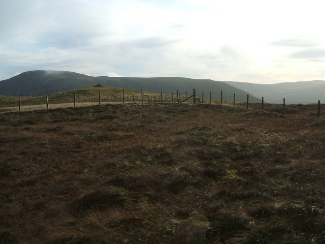 File:Fences and cairn on Gavel Fell - geograph.org.uk - 1043557.jpg