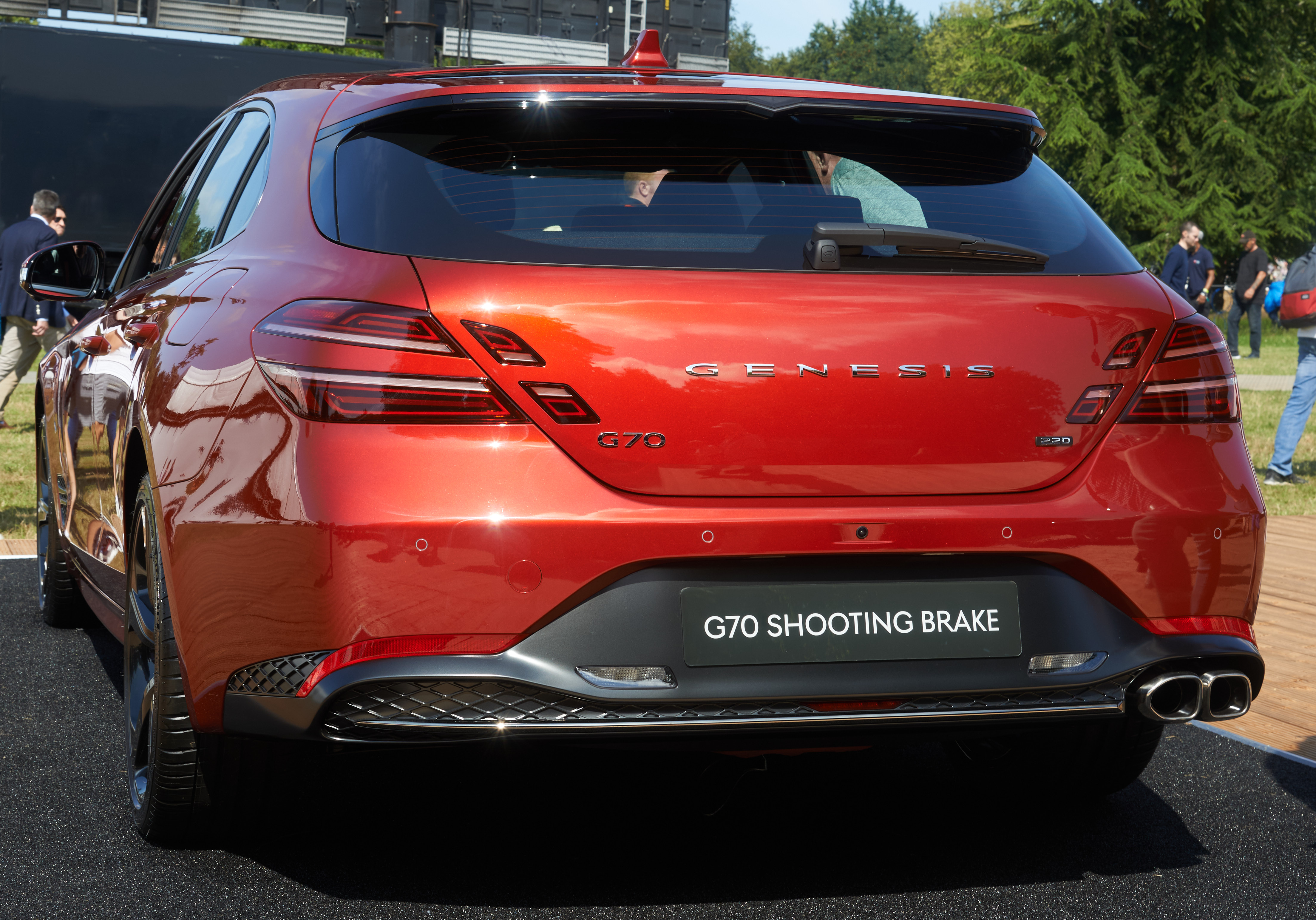 Генезис ред. Универсал Genesis g70 shooting Brake. G70 shooting Brake. G70 shooting Brake динамичный. Генезис красного цвета.