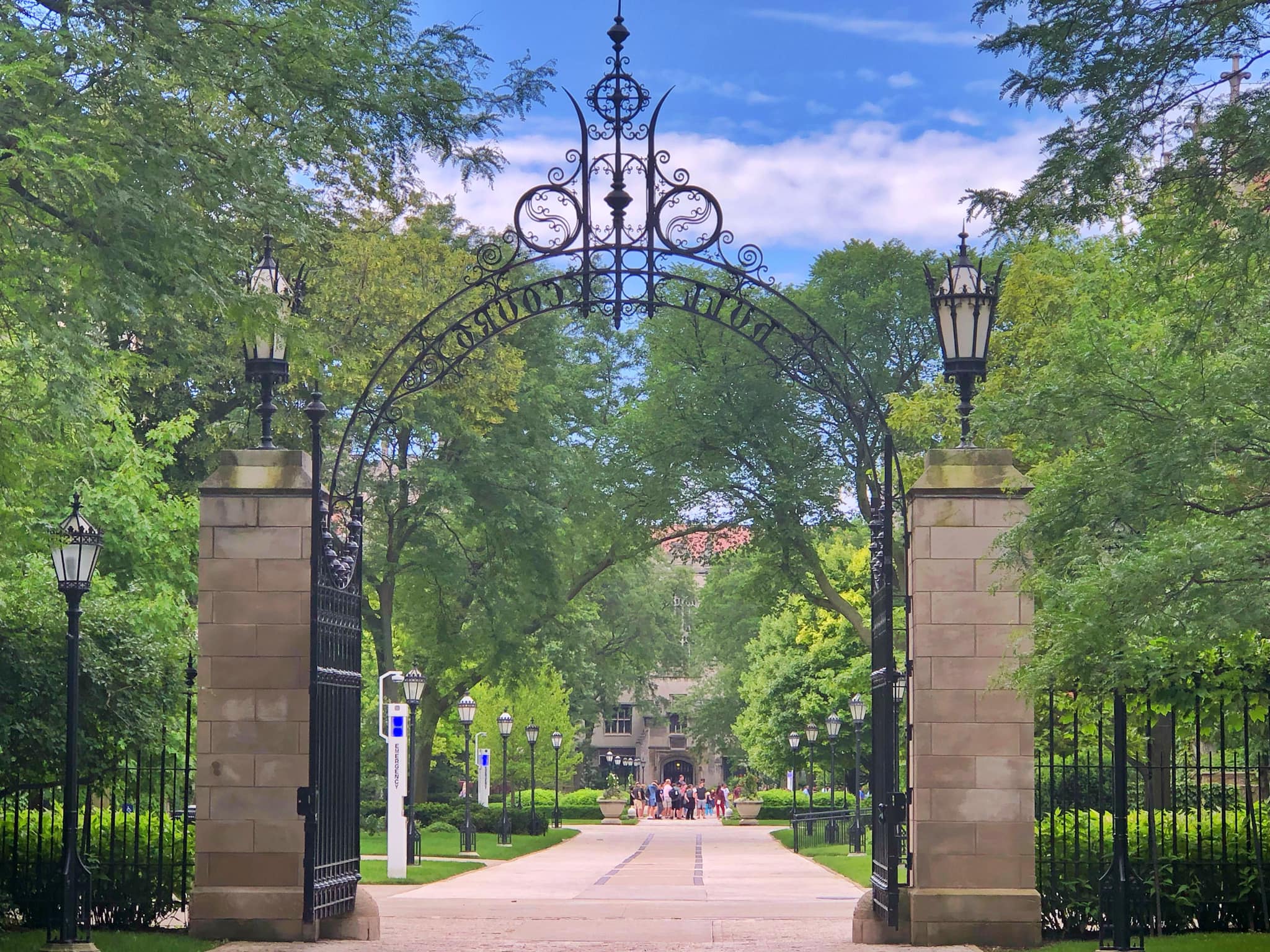 File:Hull Gate at the University of Chicago.jpg - Wikimedia Commons